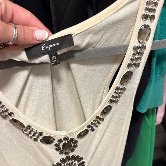 Express - size XS scoopneck Embellished Cream Tank Top - Picture 3 of 3
